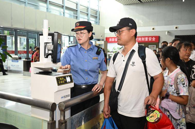 中国正试图将东风-41导弹搬上列车高铁拉着东风-41全国跑？外媒：(图15)
